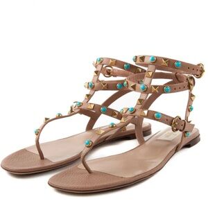 Valentino Garavani Rockstud Gladiator Thong Sandals in Beige with Turquoise